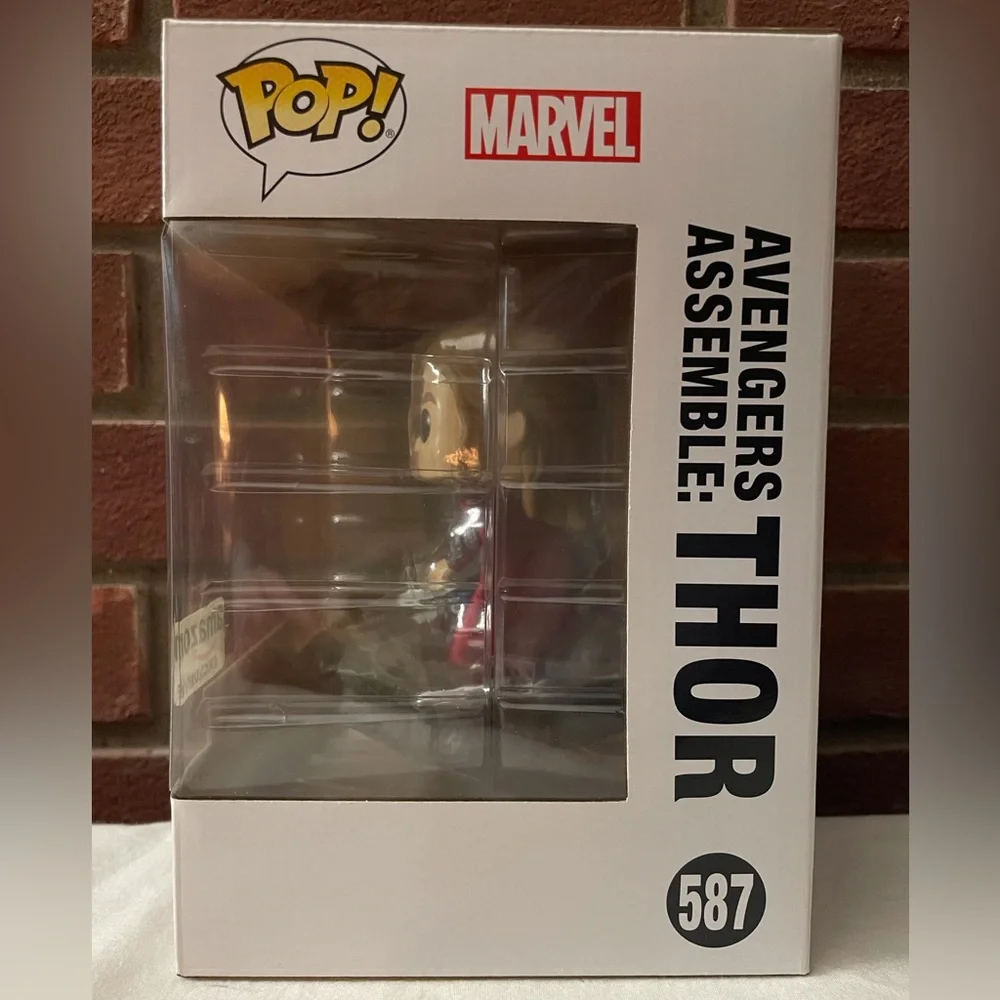 Funko Pop! Deluxe Marvel Avengers Thor #587